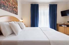 Bayview Hotel & Apartments