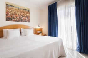 Bayview Hotel & Apartments