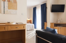Bayview Hotel & Apartments