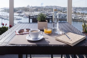Bayview Hotel & Apartments