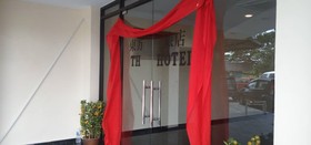 Th Hotel by OYO Rooms