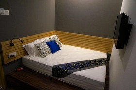 B Street Hotel