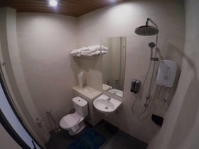 B Street Hotel