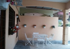 Ainis Guest House