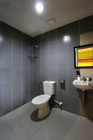 Golden Roof Hotel Falim