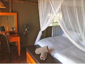 Intu Afrika Kalahari Camelthorn Lodge