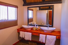 Intu Afrika Kalahari Camelthorn Lodge