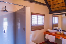 Intu Afrika Kalahari Camelthorn Lodge