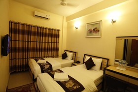 Mahadev Hotel