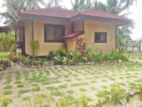 Foxy’s Beach Resort