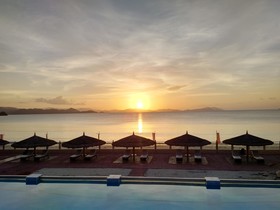 Foxy’s Beach Resort