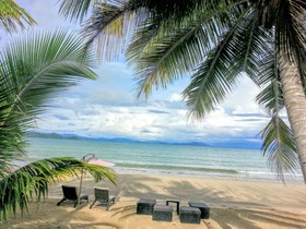 Foxy’s Beach Resort