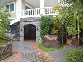 Lingganay Boracay Hotel Resort