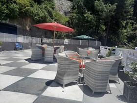Taj Hotel And Restaurant