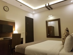 Zifan Hotel & Suites