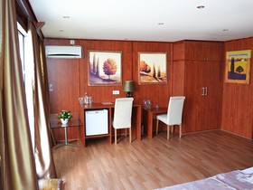 Compass River City Hotel