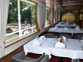 Compass River City Hotel