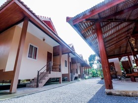 Saksri Resort