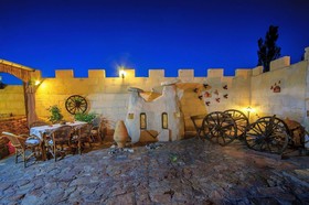 Adanos Konuk Evi