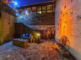 Adanos Konuk Evi