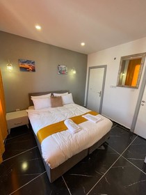 Happy Dreams Apart Hotel