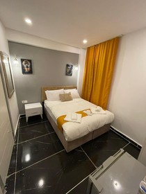 Happy Dreams Apart Hotel