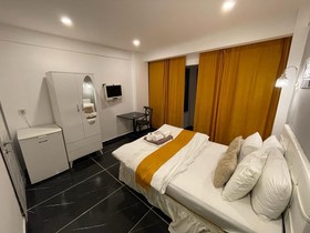 Happy Dreams Apart Hotel