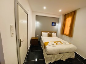 Happy Dreams Apart Hotel