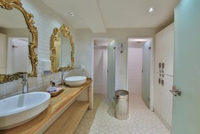 Legacy Ottoman Hotel