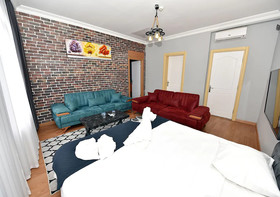 Royal Garden Suite Hotel