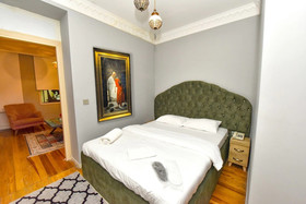 Royal Garden Suite Hotel