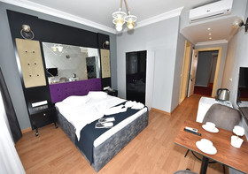 Royal Garden Suite Hotel