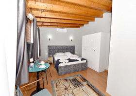 Royal Garden Suite Hotel