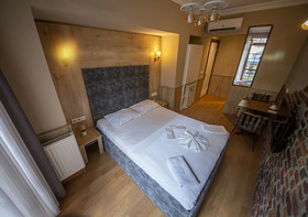 Royal Garden Suite Hotel