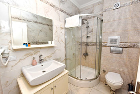 Royal Garden Suite Hotel