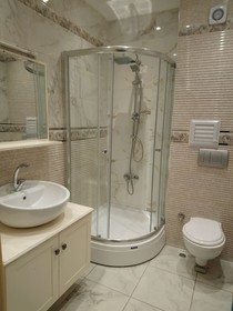 Royal Garden Suite Hotel