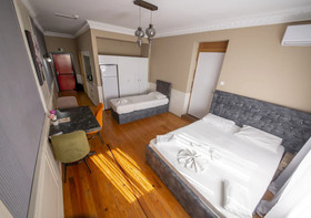 Royal Garden Suite Hotel