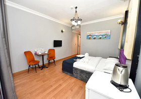 Royal Garden Suite Hotel