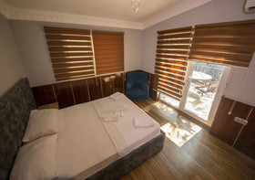 Royal Garden Suite Hotel