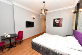 Royal Garden Suite Hotel