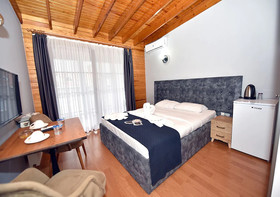 Royal Garden Suite Hotel