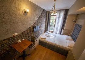 Royal Garden Suite Hotel