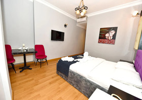 Royal Garden Suite Hotel