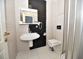 Royal Garden Suite Hotel