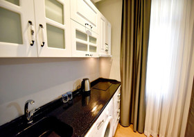 Royal Garden Suite Hotel