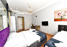 Royal Garden Suite Hotel