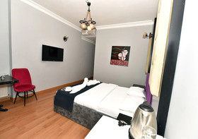 Royal Garden Suite Hotel