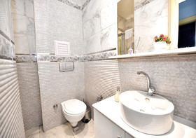 Royal Garden Suite Hotel