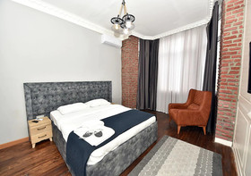 Royal Garden Suite Hotel