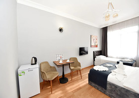 Royal Garden Suite Hotel